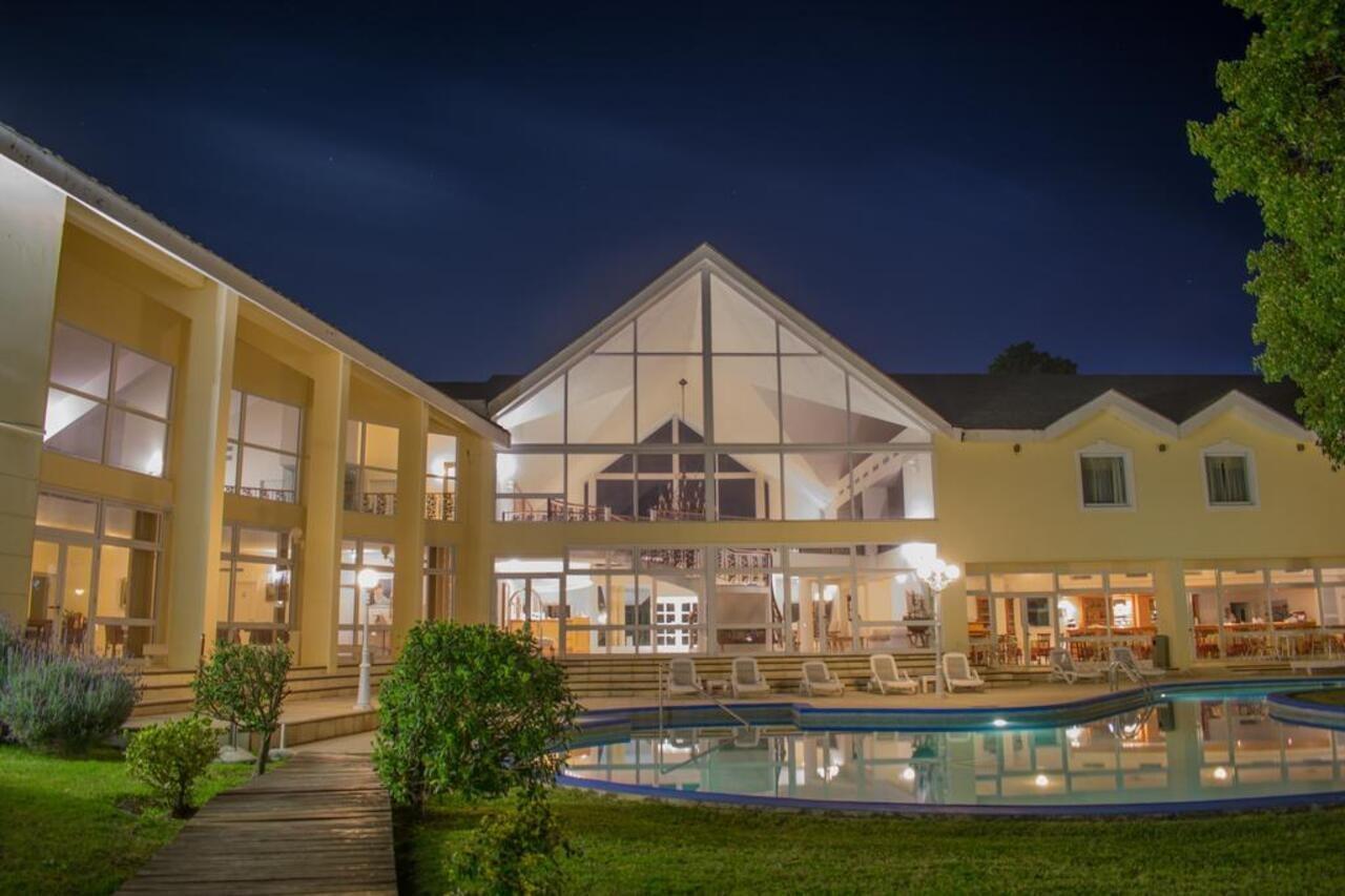Parque Hotel Jean Clevers ปุนตา เดล เอสเต ภายนอก รูปภาพ The clubhouse at the Royal Natal Golf Club