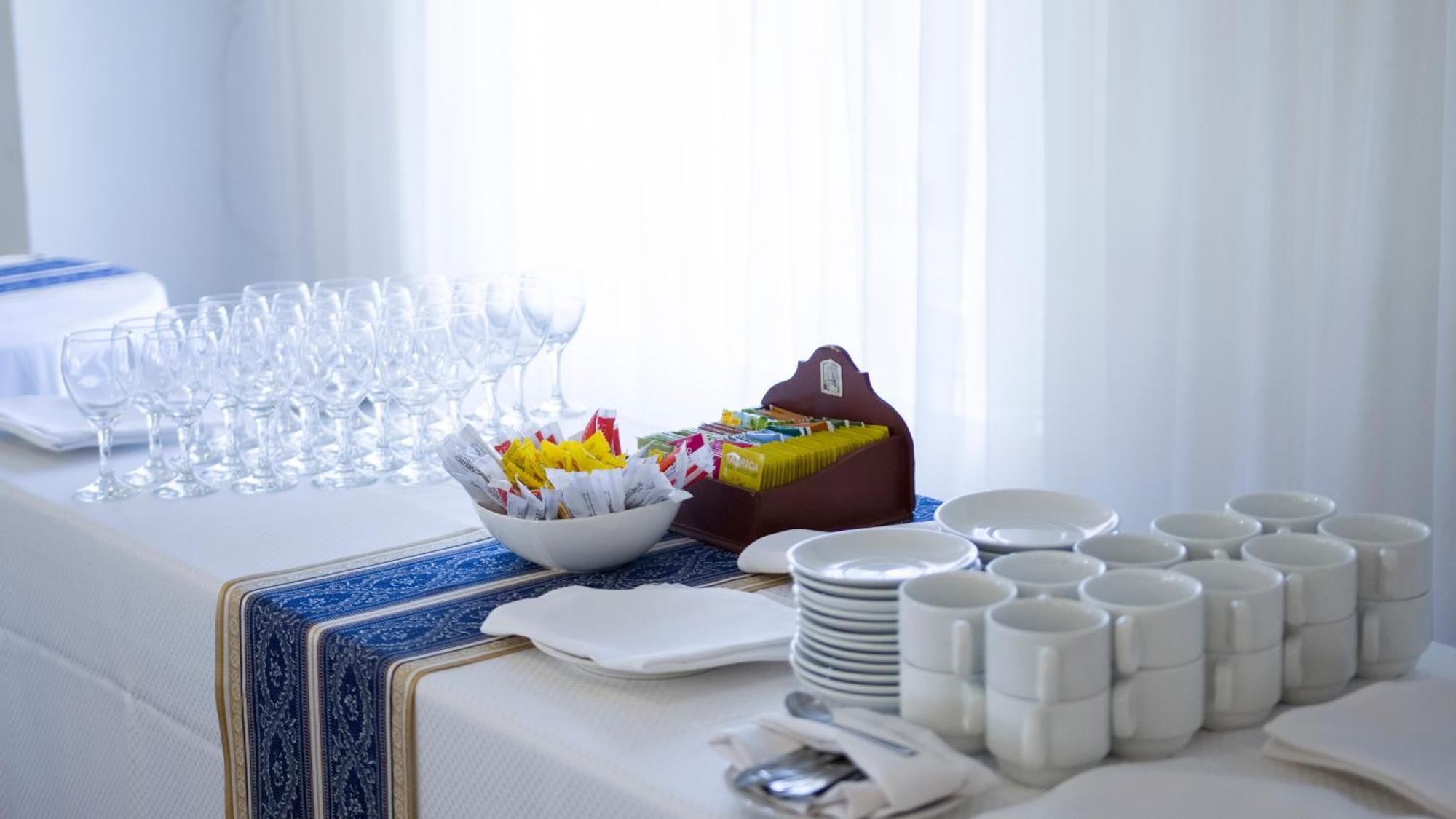 Parque Hotel Jean Clevers ปุนตา เดล เอสเต ภายนอก รูปภาพ A table set for a buffet