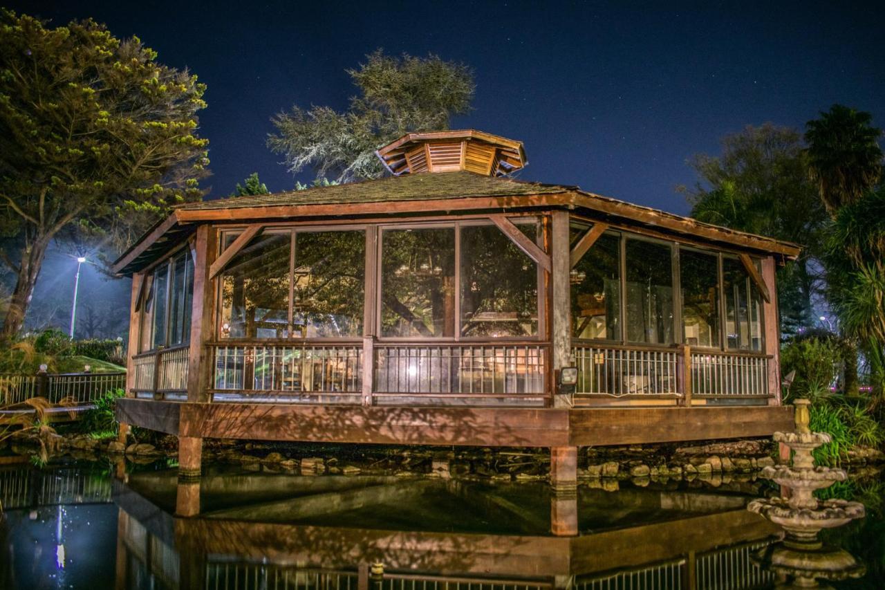 Parque Hotel Jean Clevers ปุนตา เดล เอสเต ภายนอก รูปภาพ The gazebo at the center of the pond