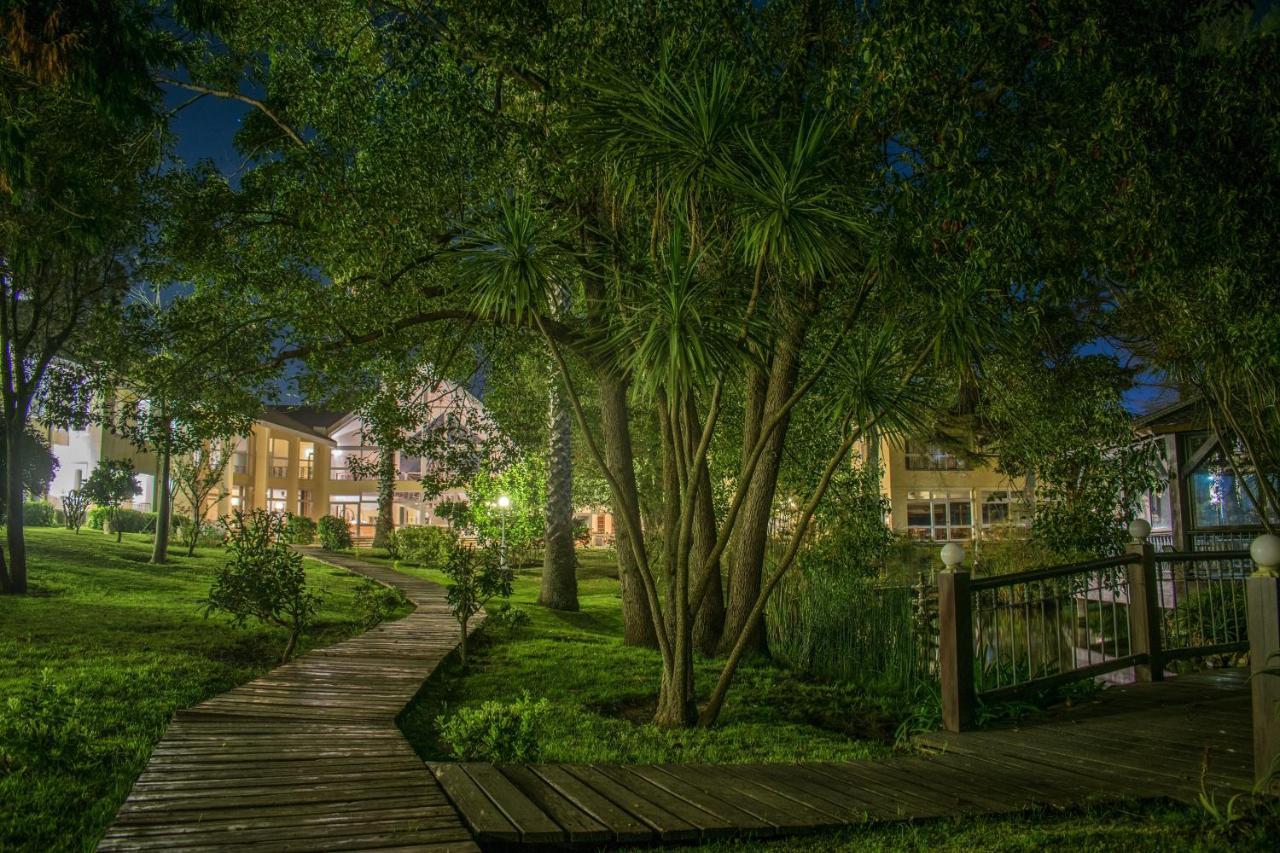Parque Hotel Jean Clevers ปุนตา เดล เอสเต ภายนอก รูปภาพ The campus at night